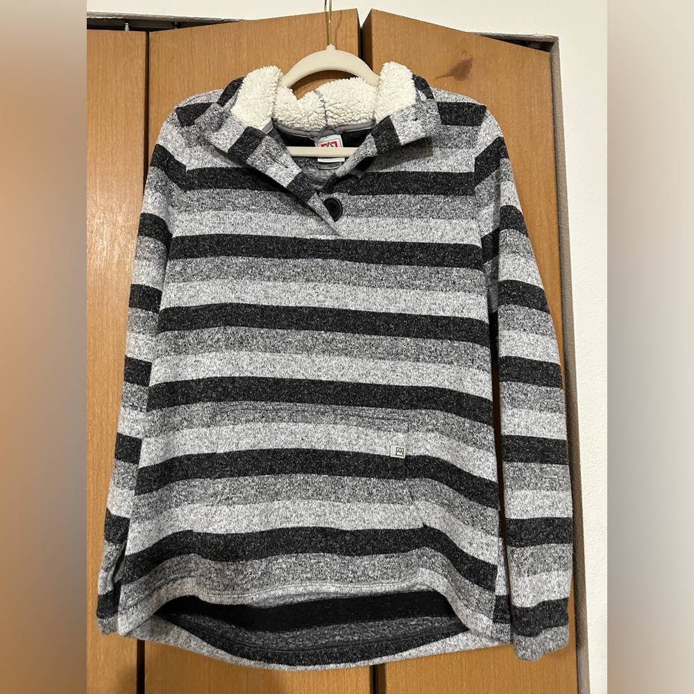 Grey striped button mock neck sweater pullover. Cabela’s Avalanche Size L Womens